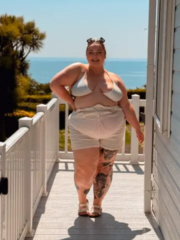 Plus Size Summer Outfits for Women with a Big Stomach